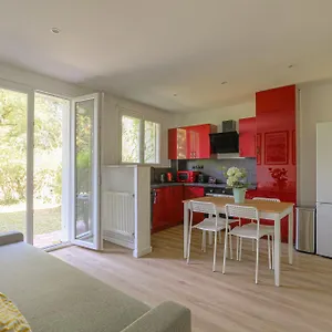 joli-appartement-a-caluire-avec-parking-et-jardin.hotels-rhonealpes.com/